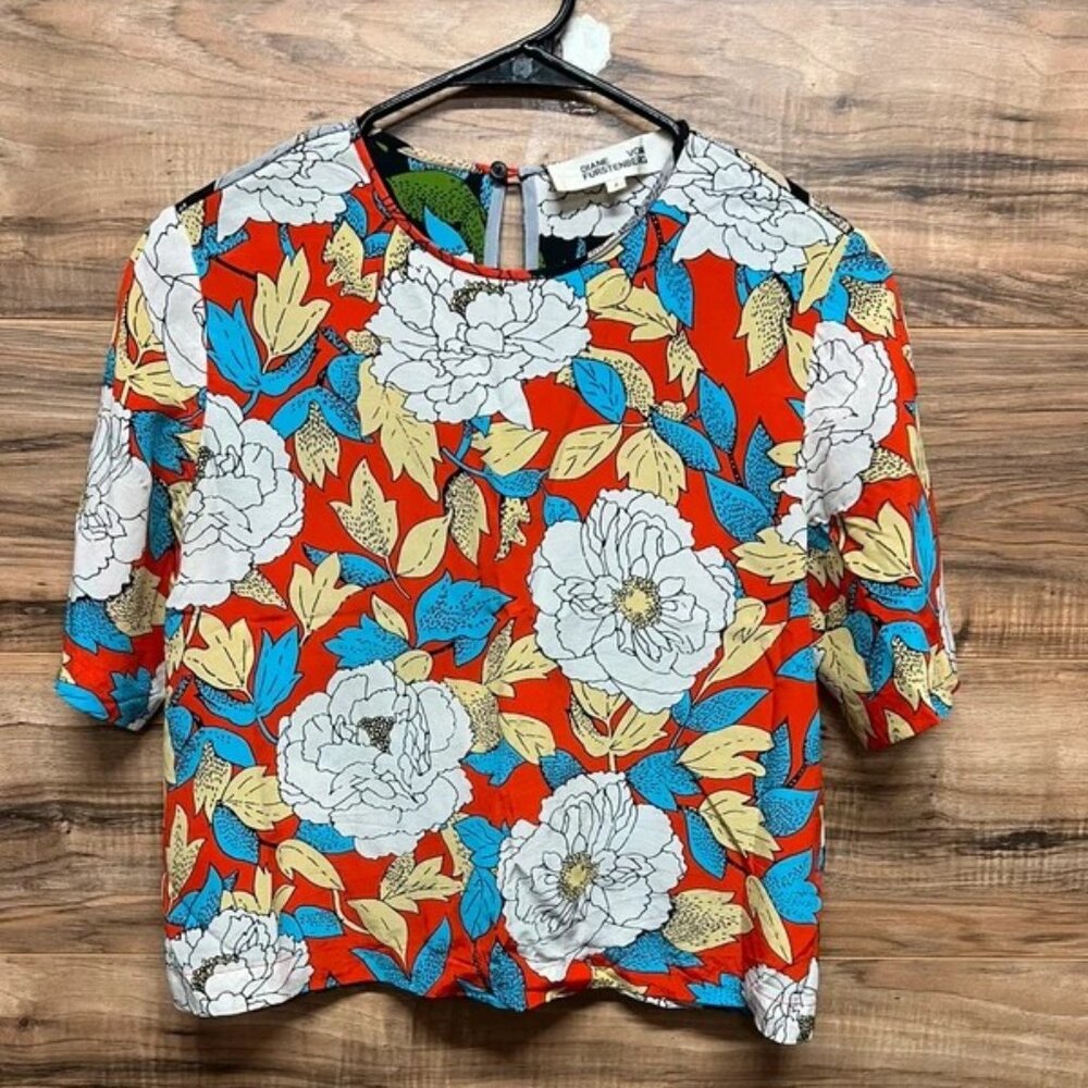 Diane Von Furstenberg size 2 silk top